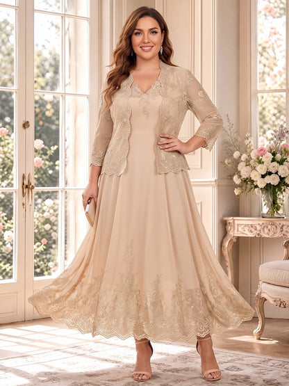Robe trapèze/princesse en mousseline grande taille pour mère de la mariée : col en V, manches 3/4, longueur cheville, avec veste et application