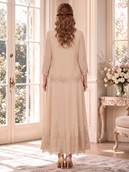 Robe trapèze/princesse en mousseline grande taille pour mère de la mariée : col en V, manches 3/4, longueur cheville, avec veste et application