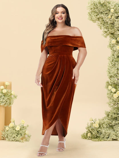 Robe de Demoiselled'Honneur Grande Taille en Velours, Coupe Fourreau/Colonne, Épaules Dénudées avec Fente Sur le Côté