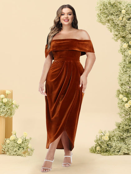 Robe de Demoiselled'Honneur Grande Taille en Velours, Coupe Fourreau/Colonne, Épaules Dénudées avec Fente Sur le Côté