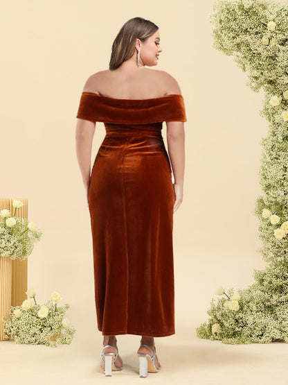 Robe de Demoiselled'Honneur Grande Taille en Velours, Coupe Fourreau/Colonne, Épaules Dénudées avec Fente Sur le Côté