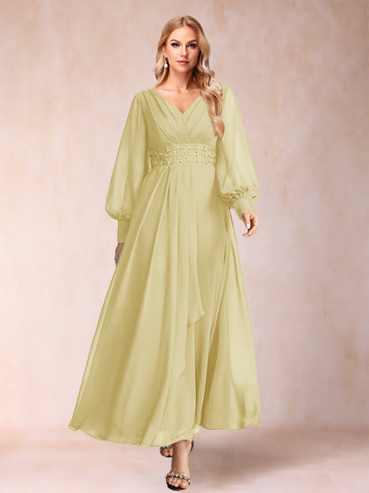 Robe de Mère de la Mariée Coupe A-Line/Princess à Col En V et Manches Longues avec Strass et Volants