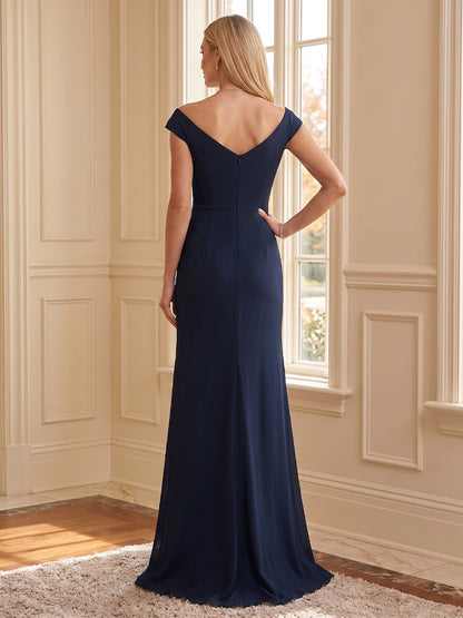Robe longue pour mère de la mariée en satin, coupe droite/fourreau, col en V, mancherons et applications