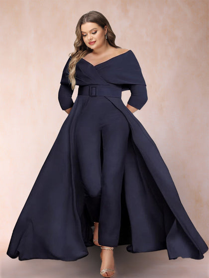 Combinaison oversize avec une coupe trapèze/princesse, un col en V, des manches 3/4 et une taille ceinturée