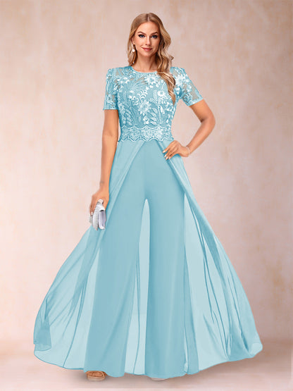 Ensemble Deux PiècesTailleur-Pantalon Coupe A-Line/Princess à Manches Courtes et Décolleté En V avec Appliqués