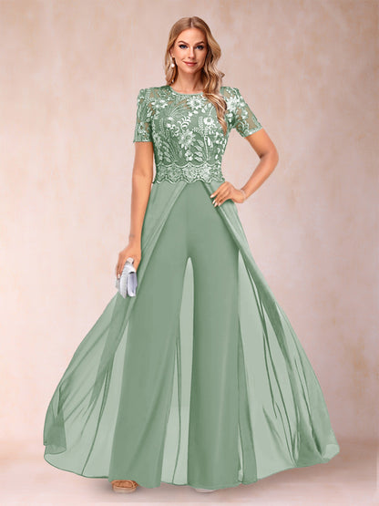 Ensemble Deux PiècesTailleur-Pantalon Coupe A-Line/Princess à Manches Courtes et Décolleté En V avec Appliqués