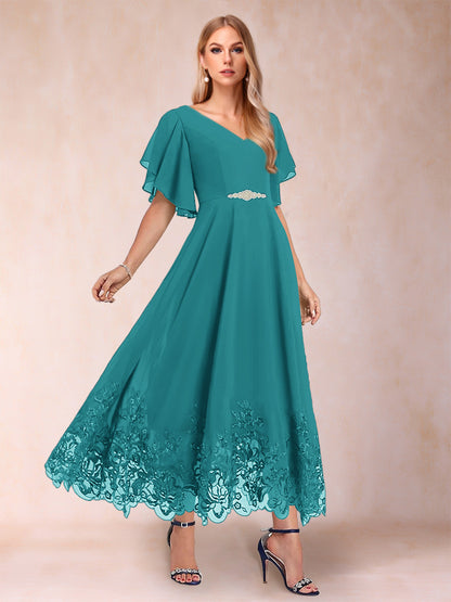 Robe de Mère de la Mariée Coupe A-Line/Princess à Demi-Manches et Col En V avec Appliques