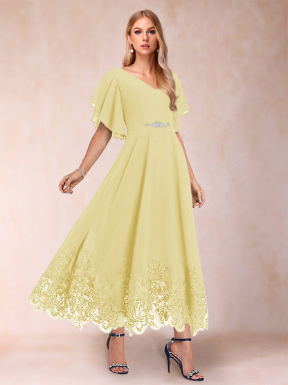 Robe de Mère de la Mariée Coupe A-Line/Princess à Demi-Manches et Col En V avec Appliques