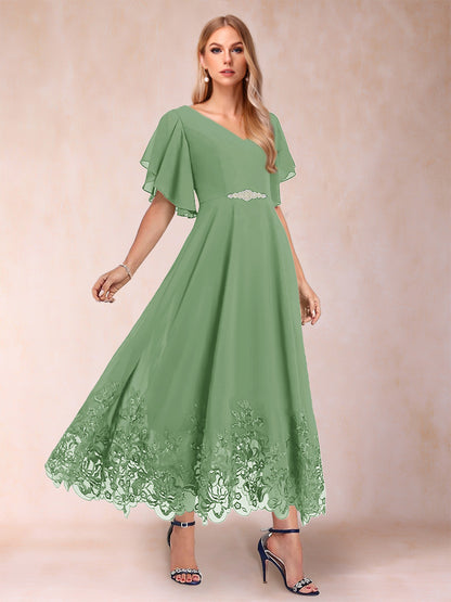 Robe de Mère de la Mariée Coupe A-Line/Princess à Demi-Manches et Col En V avec Appliques