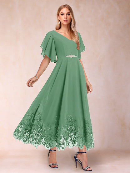 Robe de Mère de la Mariée Coupe A-Line/Princess à Demi-Manches et Col En V avec Appliques