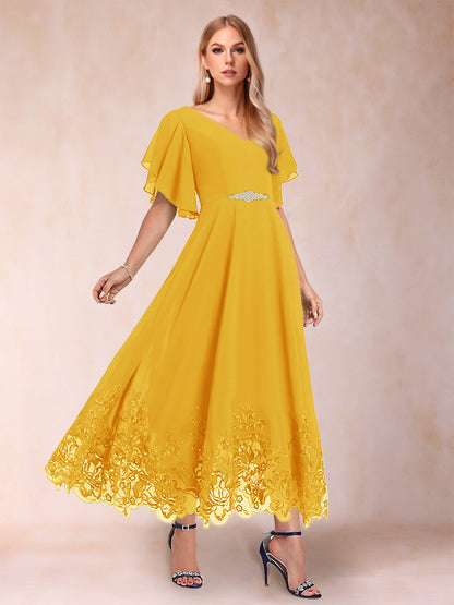 Robe de Mère de la Mariée Coupe A-Line/Princess à Demi-Manches et Col En V avec Appliques