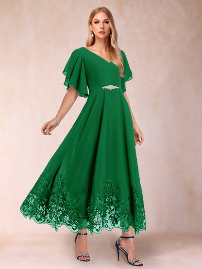 Robe de Mère de la Mariée Coupe A-Line/Princess à Demi-Manches et Col En V avec Appliques