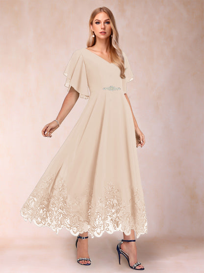 Robe de Mère de la Mariée Coupe A-Line/Princess à Demi-Manches et Col En V avec Appliques
