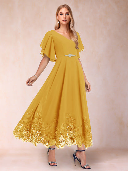 Robe de Mère de la Mariée Coupe A-Line/Princess à Demi-Manches et Col En V avec Appliques