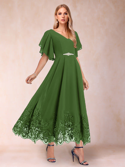 Robe de Mère de la Mariée Coupe A-Line/Princess à Demi-Manches et Col En V avec Appliques