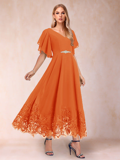 Robe de Mère de la Mariée Coupe A-Line/Princess à Demi-Manches et Col En V avec Appliques