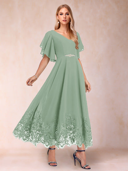 Robe de Mère de la Mariée Coupe A-Line/Princess à Demi-Manches et Col En V avec Appliques