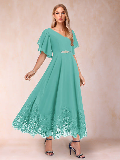 Robe de Mère de la Mariée Coupe A-Line/Princess à Demi-Manches et Col En V avec Appliques