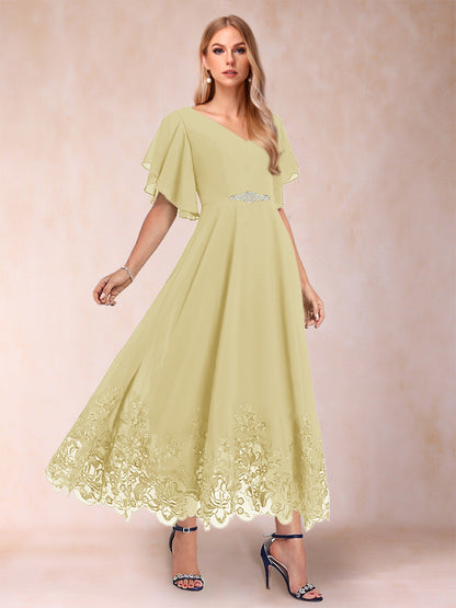 Robe de Mère de la Mariée Coupe A-Line/Princess à Demi-Manches et Col En V avec Appliques