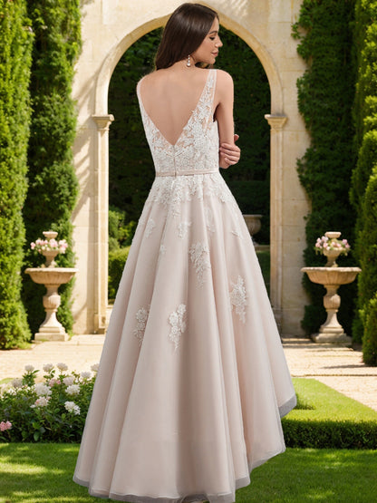 Robe de Mariée en Dentelle Sans Manches à Col en V et Robe de Bal