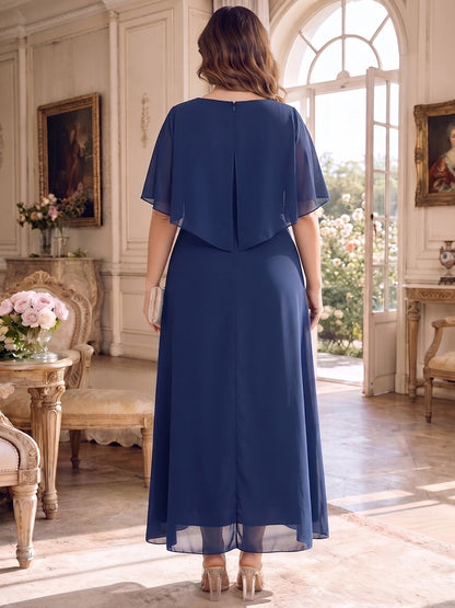 Robe de mère de la mariée grande taille en mousseline, coupe droite/fourreau, encolure arrondie, mancherons, longueur mi-mollet, avec volants étagés
