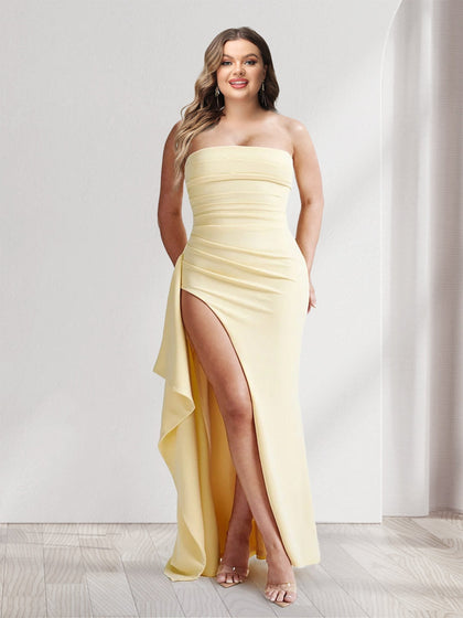 Robe de Demoiselled'Honneur Grande Taille, Fourreau/Colonne, Sans Bretelles, Plissée, à Volants avec Fente Sur le Côté