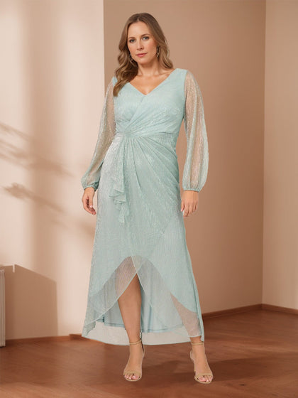 Robes de Mère de la Mariée Grande Taille en Métallisé Froissé Col V Fourreau avec Manches Illusion