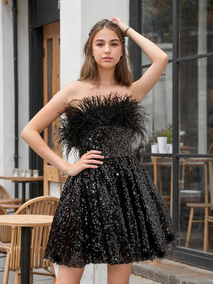 Robes de Retour à la Maison Courtes Évasées/Princesse Décolleté Dégagé avec Paillettes et Plumes