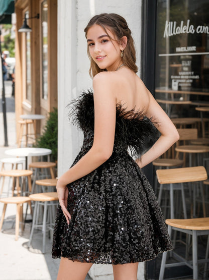 Robes de Retour à la Maison Courtes Évasées/Princesse Décolleté Dégagé avec Paillettes et Plumes