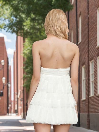 Robes de Bal Courtes en Tulle à Volants Superposés sans Bretelles Ligne A/Princesse