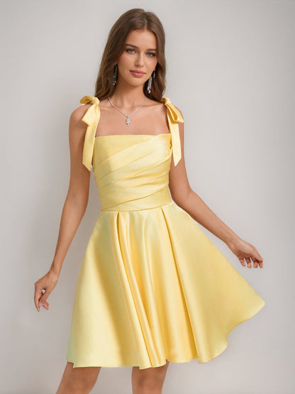 Robes de Bal Courtes Style A-Line/Princesse à Col Carré Plissé avec Nœud(S)