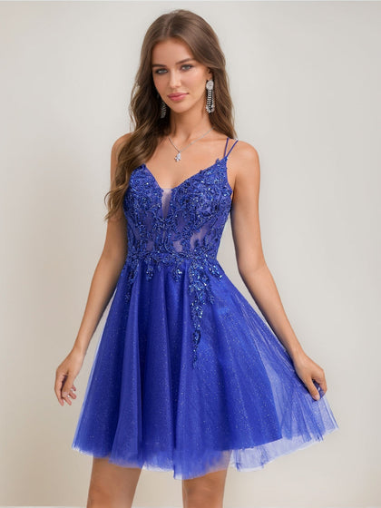 Robes de Retour à la Maison Courtes en Tulle avec Décolleté en V et Bretelles, Style A-Ligne/Princesse, Ornées de Perles et D'Appliques