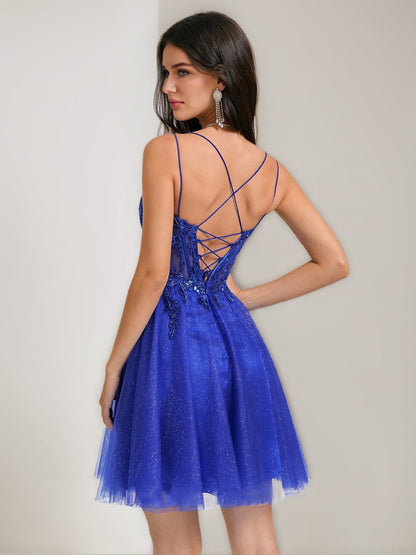 Robes de Retour à la Maison Courtes en Tulle avec Décolleté en V et Bretelles, Style A-Ligne/Princesse, Ornées de Perles et D'Appliques