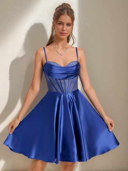 Robes de Retour à la Maison Courtes Plissées sans Manches avec Bretelles et Décolleté en V A-Ligne/Princesse avec Strass