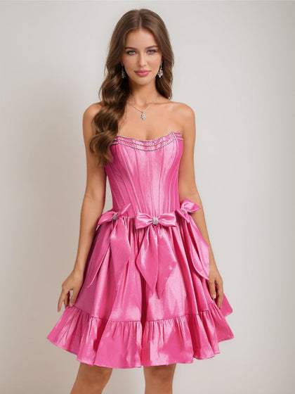 Robes de Bal Courtes Style A-Line/Princesse sans Bretelles avec Volants, Strass et Nœud