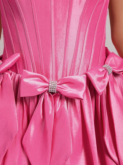 Robes de Bal Courtes Style A-Line/Princesse sans Bretelles avec Volants, Strass et Nœud