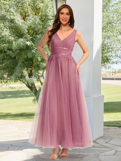 Robe d'invitée de mariage sans manches, coupe trapèze/princesse, col V, longueur cheville, application de dentelle