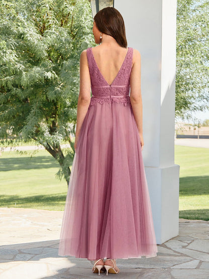 Robe d'invitée de mariage sans manches, coupe trapèze/princesse, col V, longueur cheville, application de dentelle