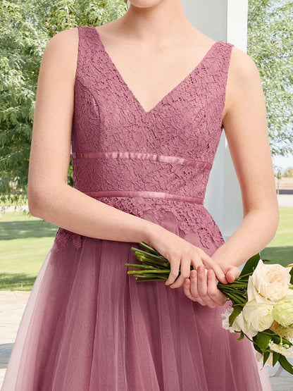 Robe d'invitée de mariage sans manches, coupe trapèze/princesse, col V, longueur cheville, application de dentelle