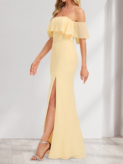 Robe de demoiselle d'honneur longue en mousseline, coupe trompette/sirène, épaules dénudées, volants et fente latérale