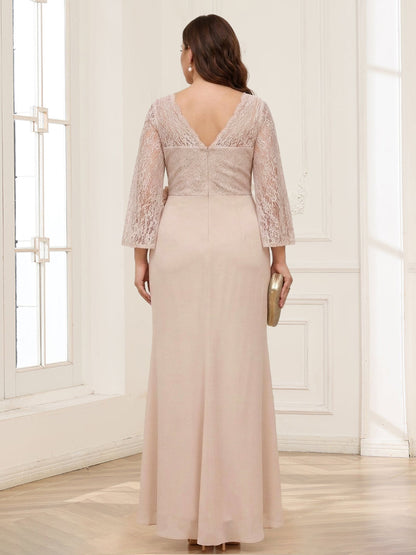 Robe de la mère de la mariée grande taille fourreau, col en V, manches 3/4, dentelle et fleurs 3D