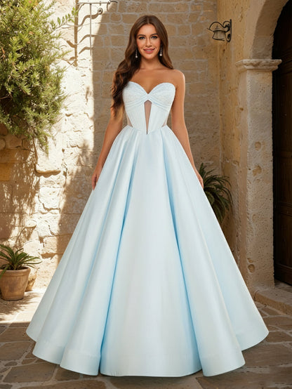 Robes de bal trapèze/princesse, bustier cœur, taille basque, ornées de perles