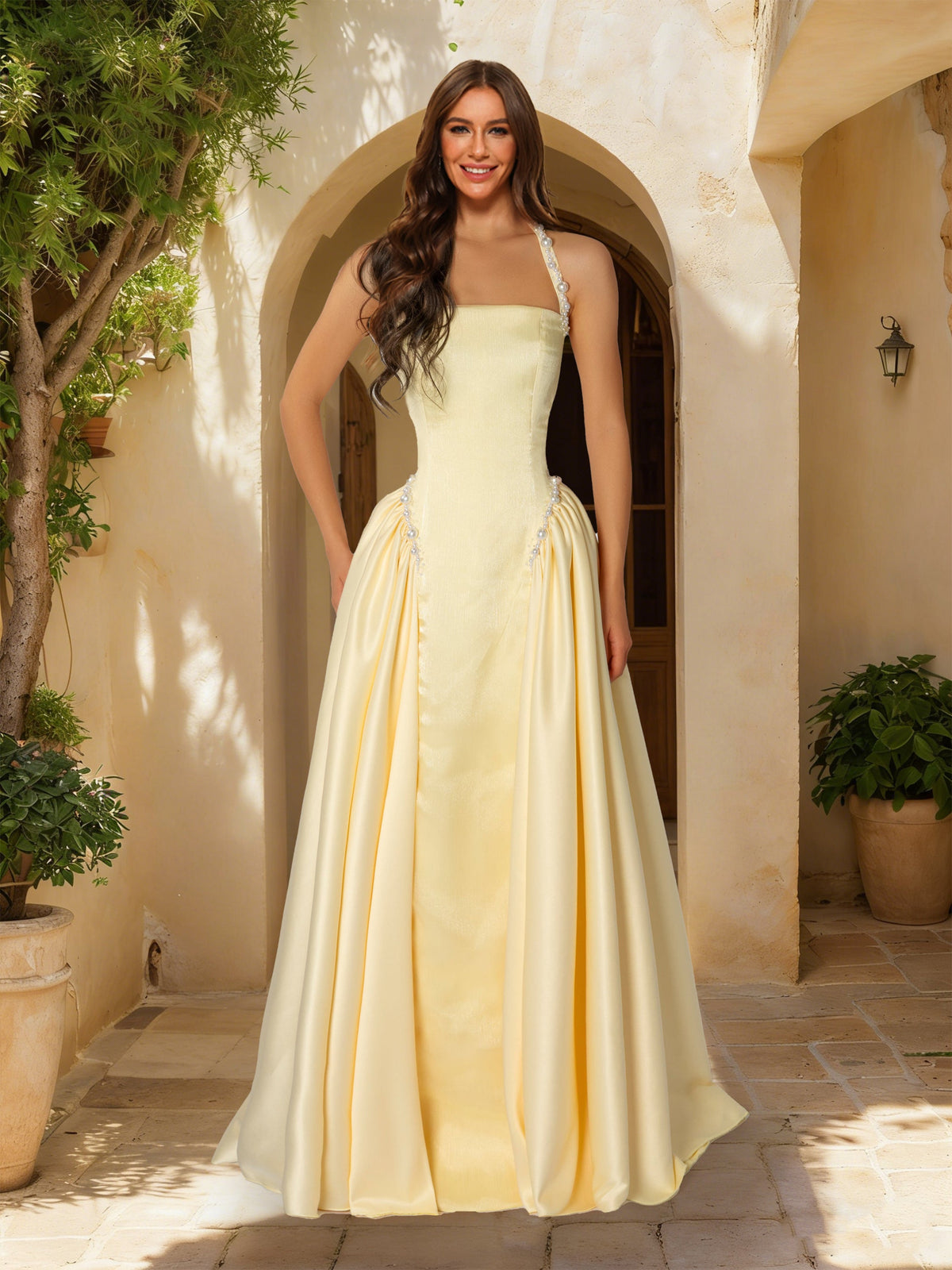 Robes de bal trapèze/princesse dos nu, taille basque, sans bretelles, ornées de perles