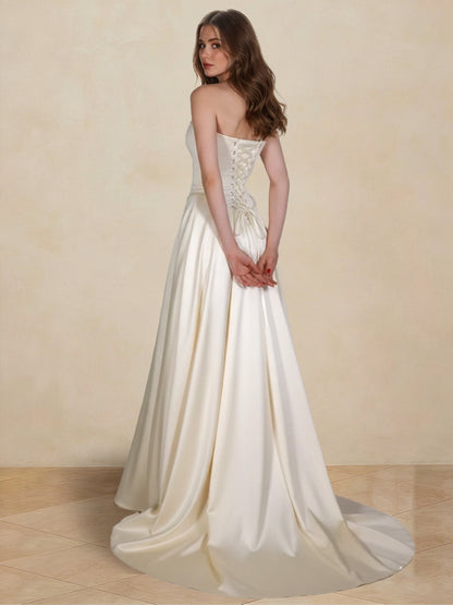Robes de bal trapèze/princesse sans bretelles, taille basque, avec fronces et perles