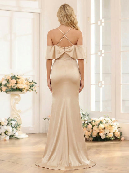 Robe de demoiselle d'honneur trompette/sirène à fines bretelles et décolleté cœur froncé