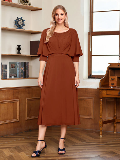 Robe de la mère de la mariée midi trapèze, col rond, demi-manches, drapée avec perles et effet cape