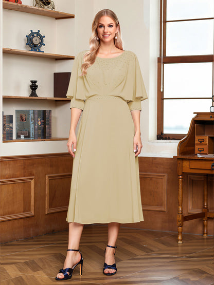 Robe de la mère de la mariée midi trapèze, col rond, demi-manches, drapée avec perles et effet cape