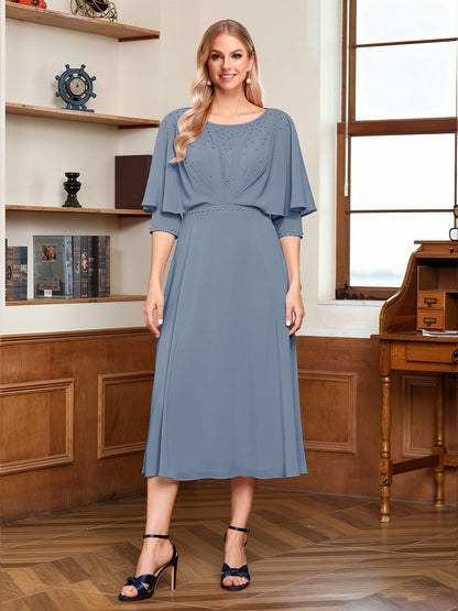 Robe de la mère de la mariée midi trapèze, col rond, demi-manches, drapée avec perles et effet cape