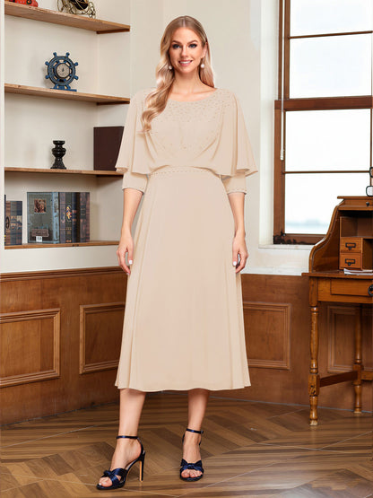 Robe de la mère de la mariée midi trapèze, col rond, demi-manches, drapée avec perles et effet cape