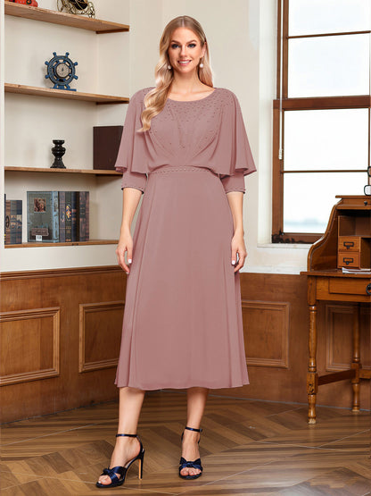 Robe de la mère de la mariée midi trapèze, col rond, demi-manches, drapée avec perles et effet cape
